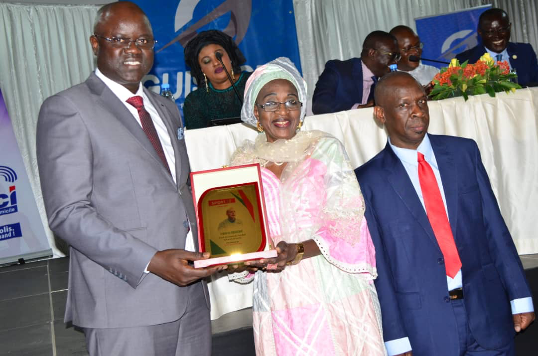 Lauréats Sport221.com 2018 : Pape Saliou Sall, directeur d’IPG reçoit son prix