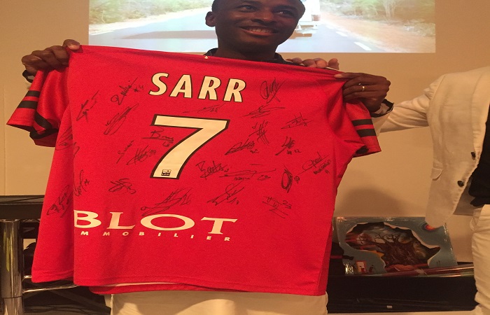 Rennes : le maillot d’Ismaila Sarr a été vendu aux enchères à plus 600. 000 FCFA