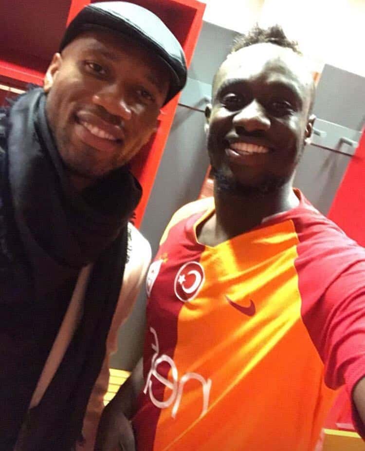 Galatasaray : Mbaye Diagne fait taire les critiques et pose avec Didier Drogba