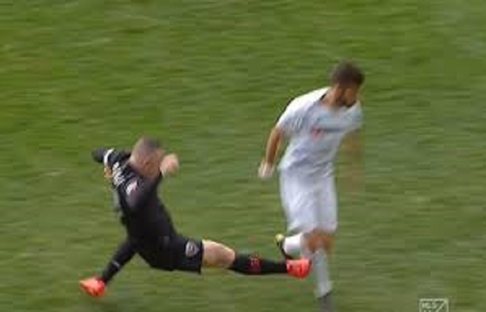 VIDEO : Rooney exclu pour un tacle dangereux