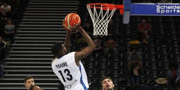 Basket-Suisse : Babacar Touré rempile avec Fribourg Olympic