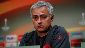 Man Utd : Mourinho tacle Solskjaer