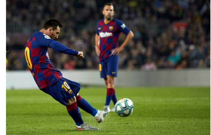 Liga: Messi en feu, le Barça prend la tête