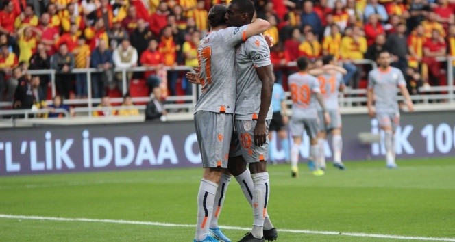 Basaksehir: regardez la superbe retournée de Demba Ba