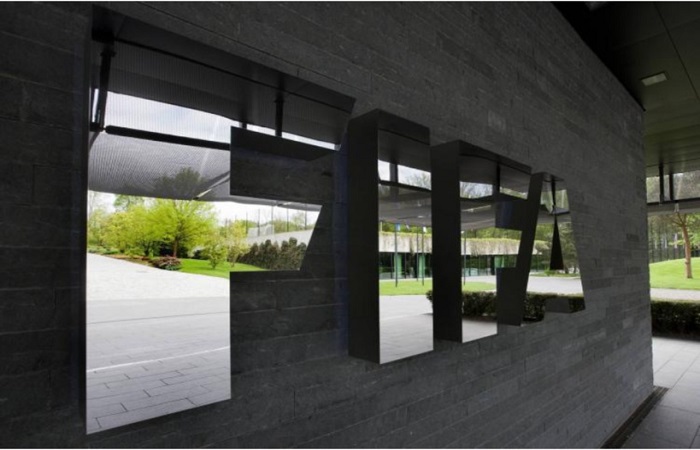 Coronavirus : la FIFA recommande de prolonger les contrats finissant en juin jusqu'à la fin des saisons repoussées