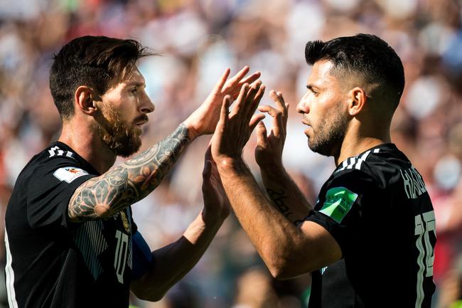 Ami de Messi, Aguero s’attaque à la presse française « ce sont des co***»