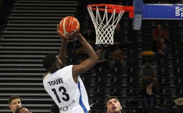 Basket-Suisse : Babacar Touré rempile avec Fribourg Olympic