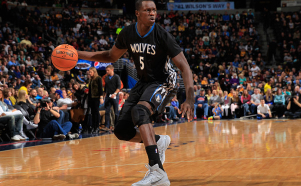 Expatrié-Les Wolves saluent le « professionnel » Gorgui Dieng