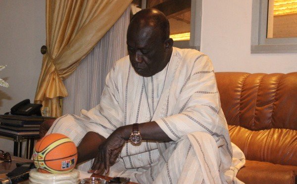 VIDEO-Covid-19 : Baba Tandian décaisse 2.500.000 FCFA pour faire face à la maladie