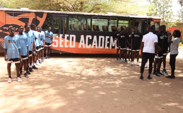 BASKET :   AROKAB offre un bus de 60 places à Seed Academy