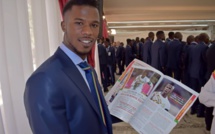 Les lions du Sénégal avec le numéro 2 de votre magazine SPORT221