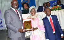 Lauréats Sport221.com 2018 : Pape Saliou Sall, directeur d’IPG reçoit son prix