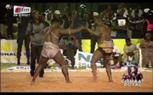 VIDEO-Lutte : Modou Lô envoie un KO royal à Eumeu Sène