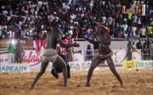 VIDEO-Lutte : Ada Fass freine Bébé Bismi