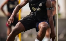 Barça : Mikayil Faye surprend « agréablement » Flick